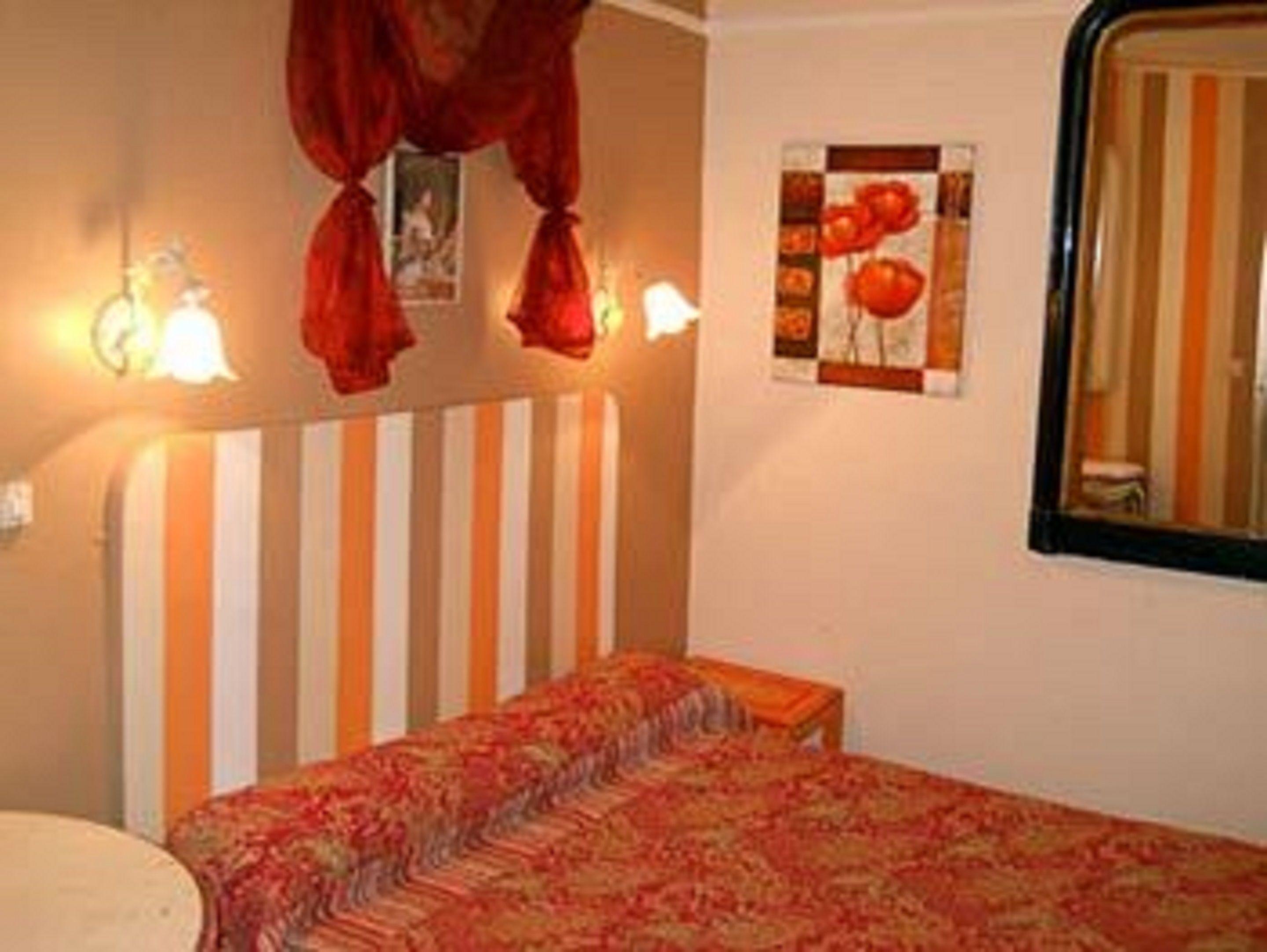 De Lille Louvre Hotel Paris