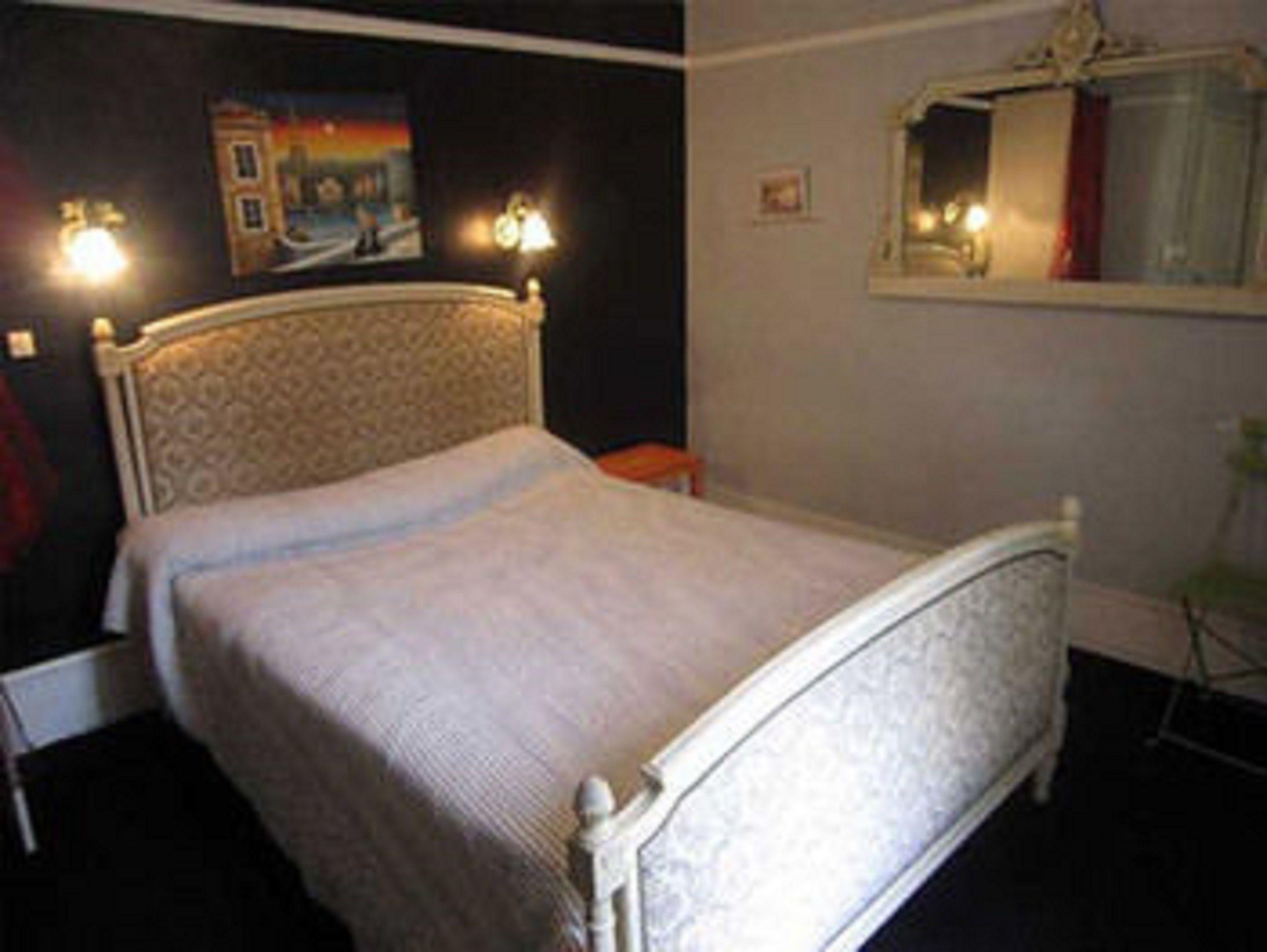 De Lille Louvre Hotel 2*