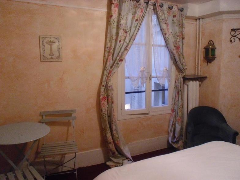 De Lille Louvre Hotel 2*